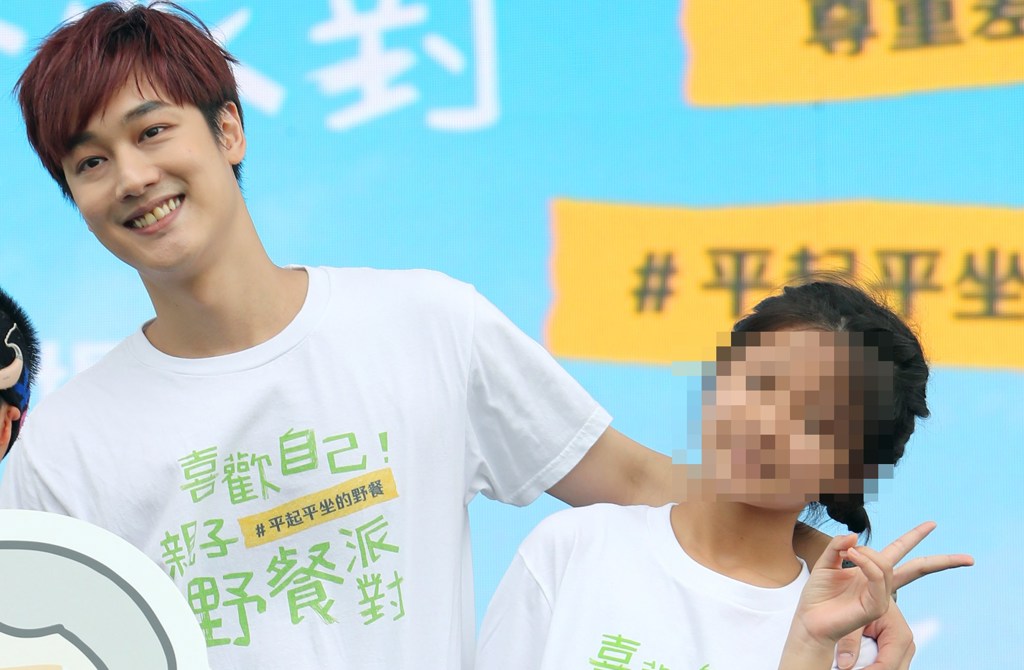 網紅「那對夫妻」透露女兒已經順利出院。(圖／鄭任南攝)