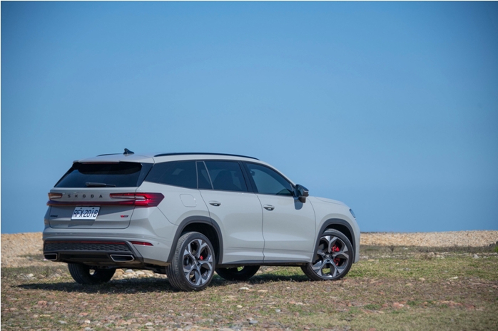 Škoda Kodiaq RS 4x4車身大量採用黑化設計，藉以凸顯其野性風格。（陳大任攝）