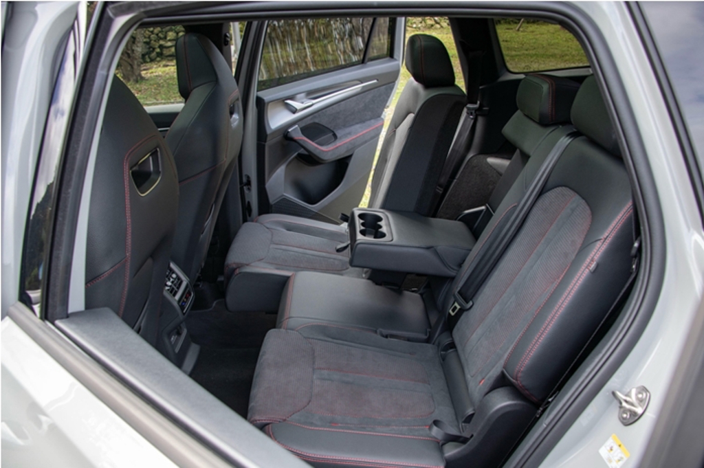 第二排座椅可因應不同乘坐場景前後滑移，椅背還可調整傾斜角度。（陳大任攝）