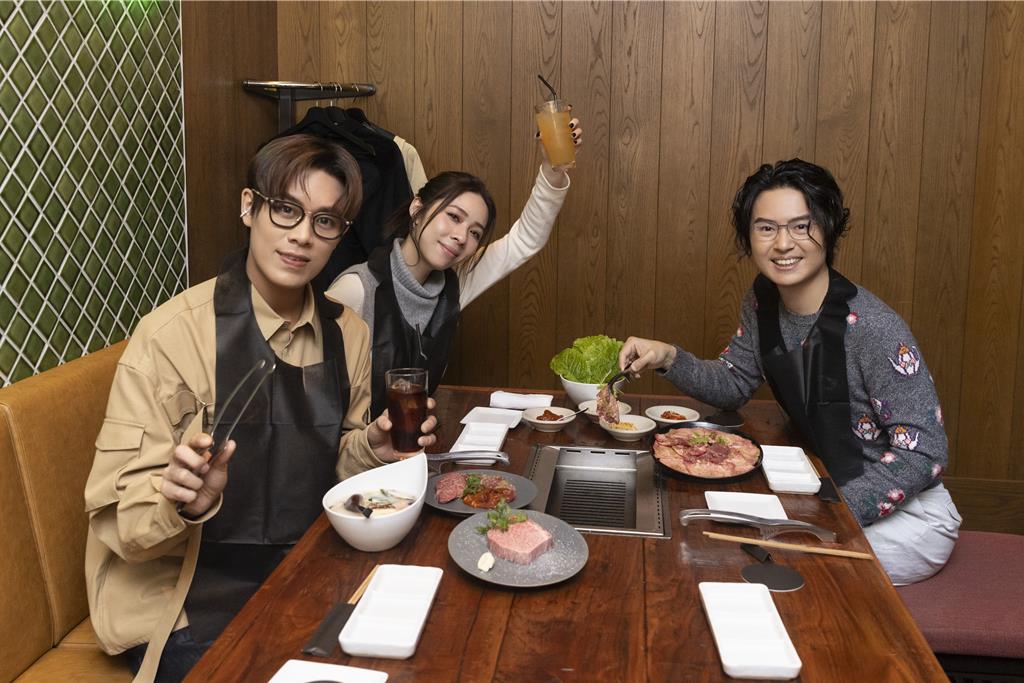 告五人進擊日本男神藤岡靛朝聖 立冬收工揪團吃燒肉補氣血