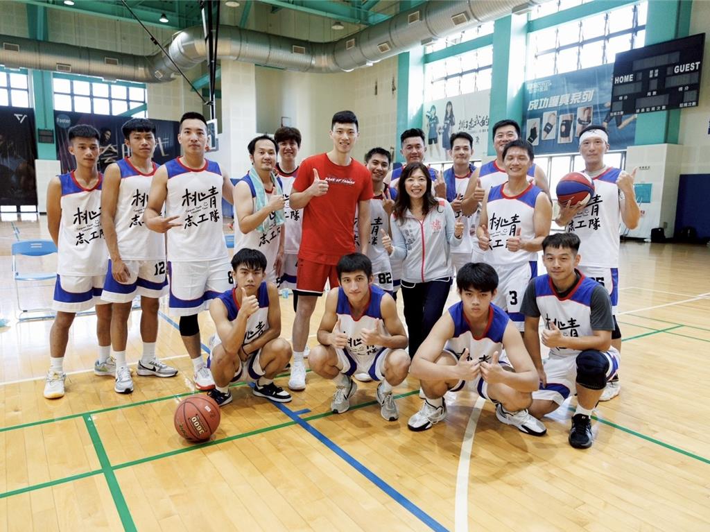 台銀球星張家禾指導 桃園青年志工籃球公益助弱勢青少年