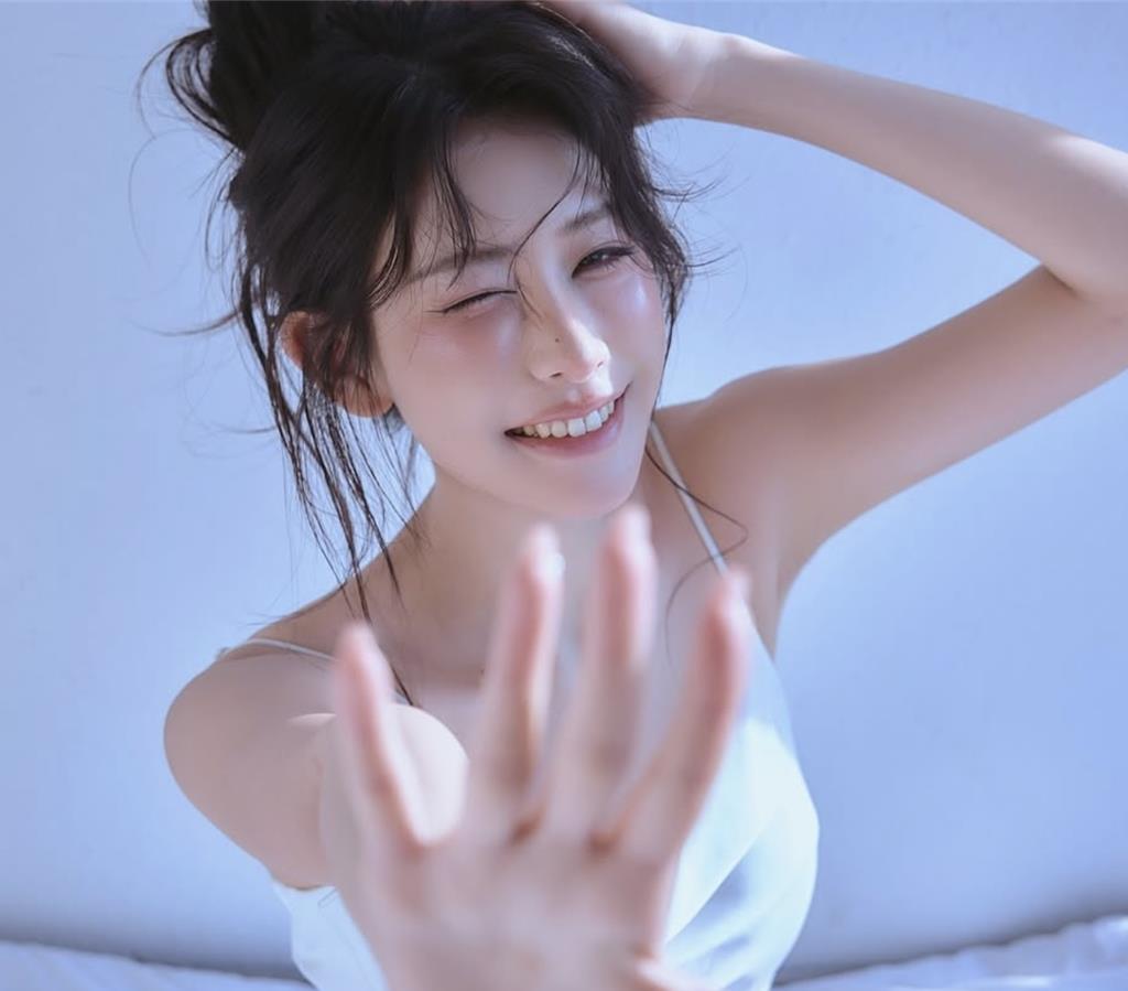 太美了!「樂天女孩」彭彭泳池照太犯規 超狂黑馬衝進排行榜