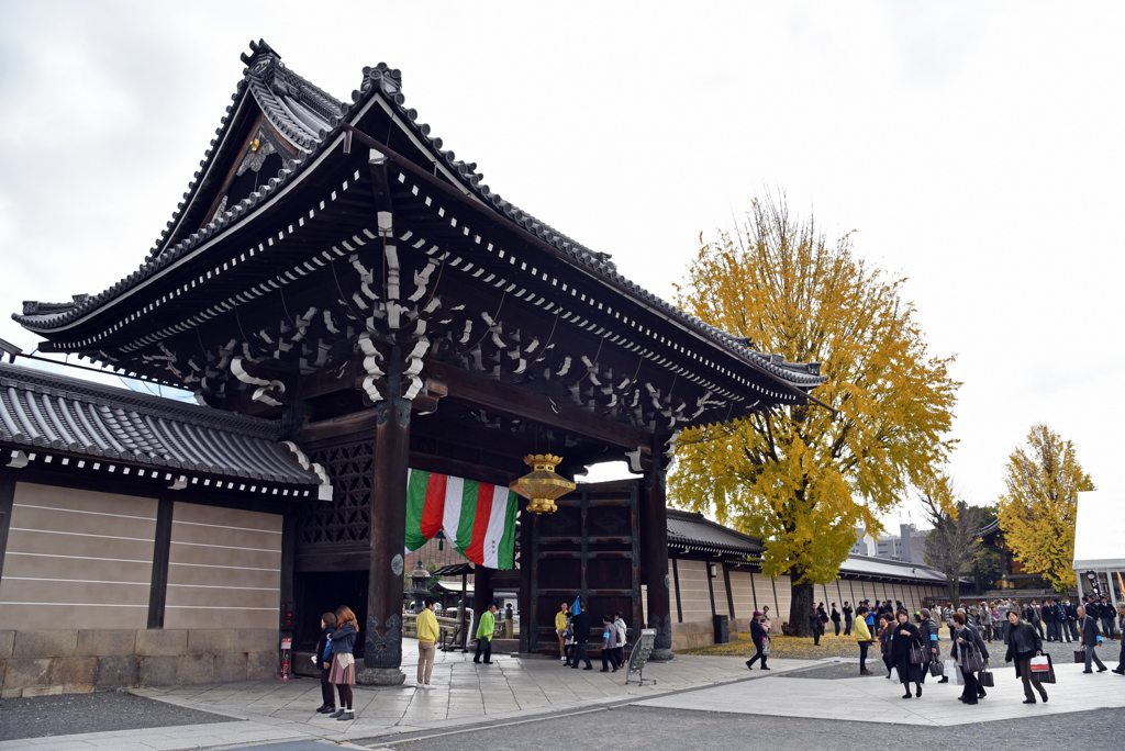 四百多年歷史的西本願寺，境內建物幾乎皆是日本重要的珍寶。(東尼叔 攝)