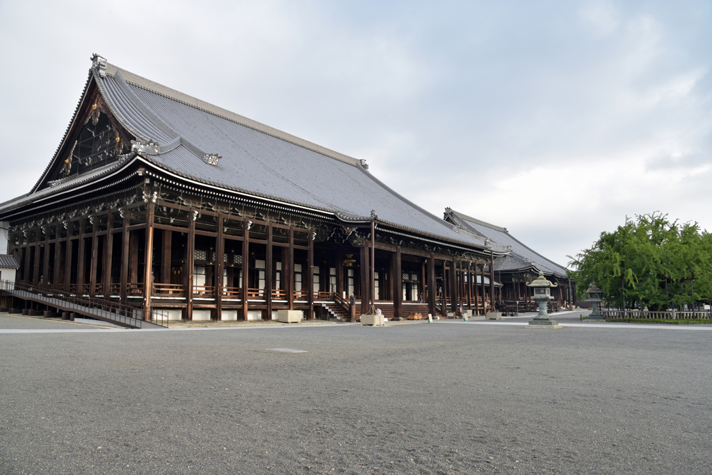 御影堂與阿彌陀堂，是西本願寺境內的兩大主要建築體。(東尼叔 攝)