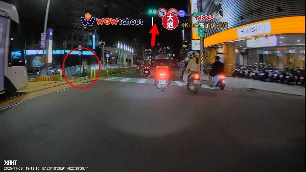 超扯！高雄女帝闖紅燈過馬路 輕軌駕駛被迫「煞車禮讓」