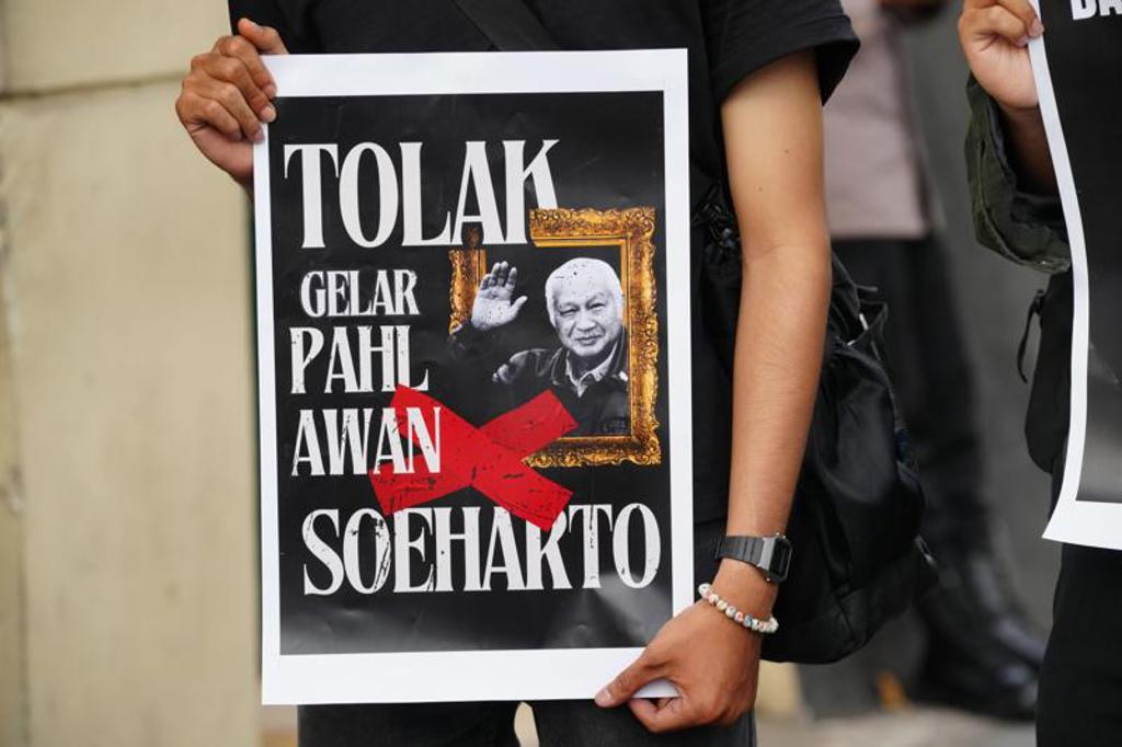 即使人權組織抗議 印尼政府仍追授蘇哈托為「國家英雄」 