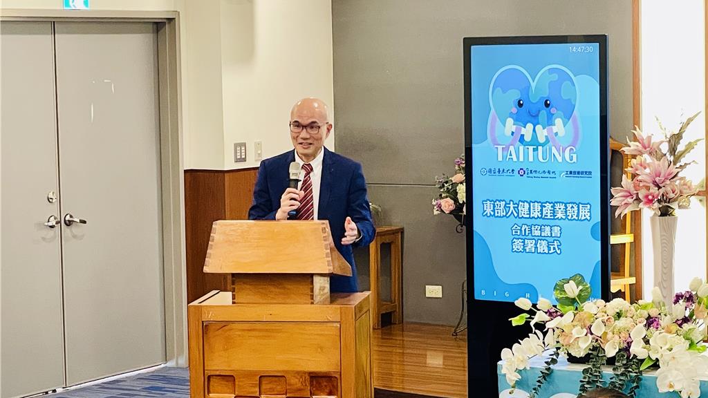 東大學生求「帥校長宣布放假」 校長笑回：應該寄給美縣長