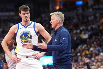 NBA》勇士不能只剩跑轟 科爾：不改變就等著淘汰