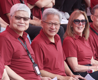 魏哲家、黃仁勳驚喜同台！專家曝台積電運動會背後大轉折