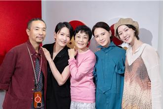 金馬影后李心潔變身畫家開展　閨蜜梁詠琪一口氣買4幅力挺