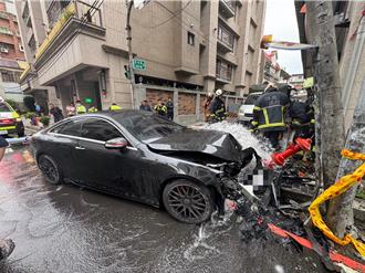 新莊賓士逆向撞消防栓  駕駛身上搜出依托咪酯煙彈