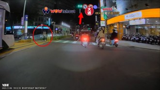 超扯！高雄女帝闖紅燈過馬路 輕軌駕駛被迫「煞車禮讓」