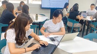 工商社论》用反向导师制引领AI时代的企业领导力