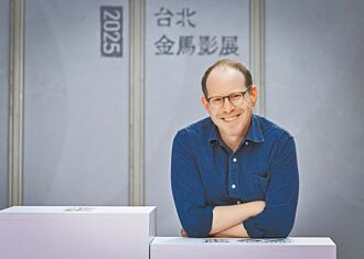 菲尼克斯新作全裸 導演曝他很期待