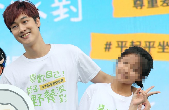 網紅「那對夫妻」透露女兒已經順利出院。(圖／鄭任南攝)