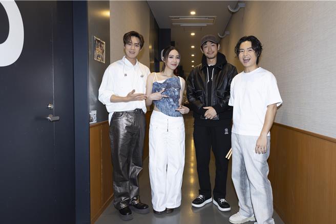 藤冈靛惊喜探班告五人黑夜狂奔巡迴东京站。（相信音乐提供）