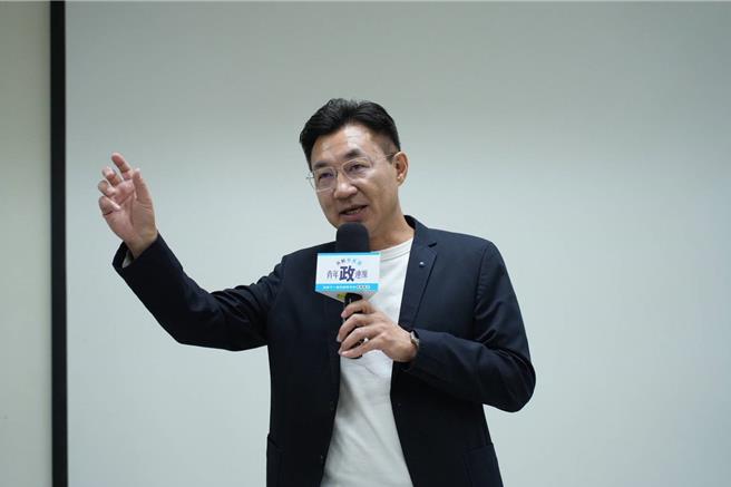 「青年政连线、共创新蓝图」青年营队，于9日落幕，立法院副院长江启臣出席闭幕典礼。（议员陈伟杰提供）