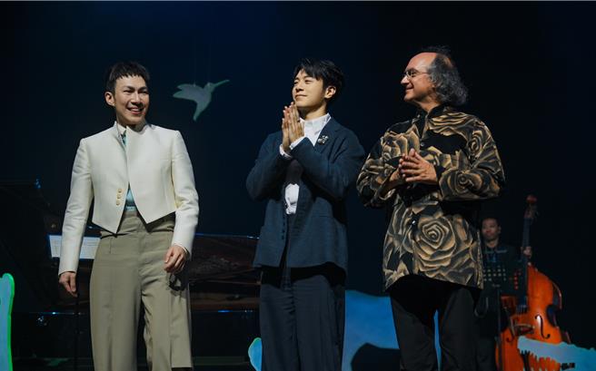 阿龚(左起)音乐会，嘉宾韦礼安、指挥兼萨克斯风 Bernd助阵。（绪风有限公司提供）