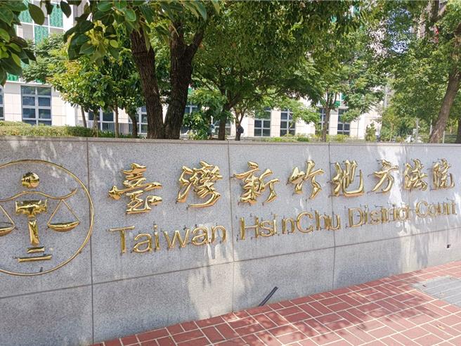 因洗钱案缓刑中的胡男去李男家讨债未果，在门口喷红漆、钥匙孔灌胶，被逮还死不认罪。（邱立雅摄）