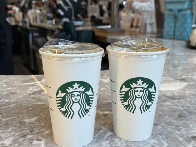 星巴克雙11當天推出飲品買1送1好康。（朱世凱攝）