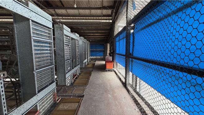 彰化縣政府今日出動多個單位，至驗出芬普尼農藥超標的畜牧場了解，並進行採驗。（彰化縣政府環保局提供／葉靜美彰化傳真）