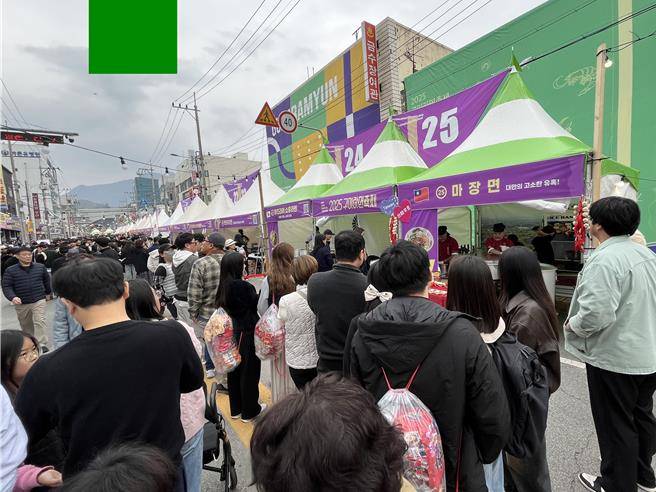 2025龜尾拉麵慶典活動會場參與人數眾多，非常熱絡。(祕書處提供)