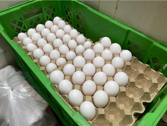 台中食安處啟動查察機制，督導業者全面下架有問題的芬普尼蛋。（台中市政府提供）