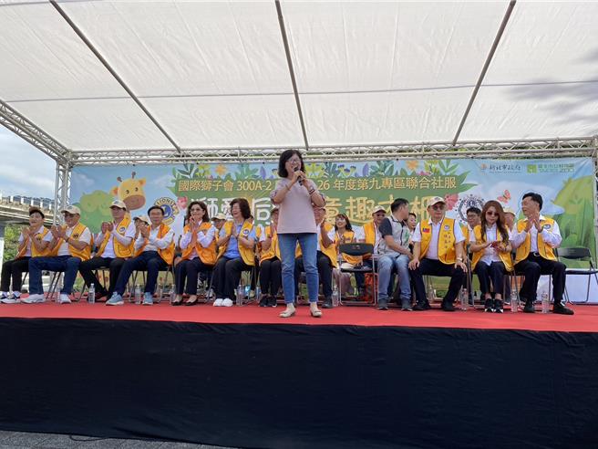 社会局副局长许秀能致词感谢国际狮子会长期投入公益，关心新北弱势儿少。（新北市社会局提供）