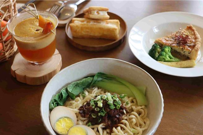 「私宅咖啡」贩售的产品融入创意与研发性，组合在地食材，带来视觉上的美感。(吕妍庭摄)