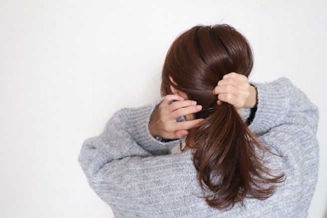 秋天头髮掉满地？其实属于生理性落髮。(图取自PhotoAC)