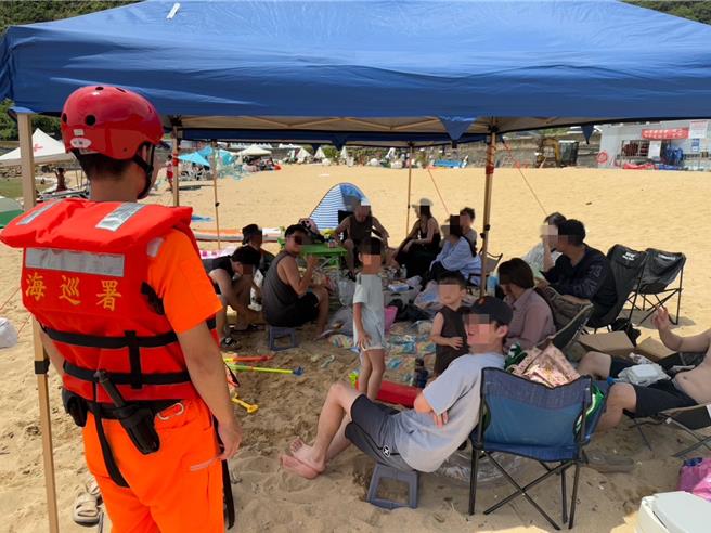凤凰颱风逼近海巡人员呼吁远离海边。（海巡署北部分署提供／吕筱蝉桃园传真）