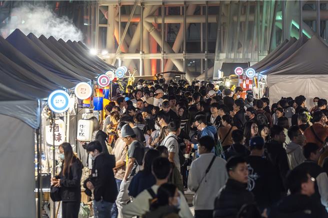  高流年末壓軸活動「下酒祭」歷屆參加人潮。（高雄流行音樂中心提供／徐梓榕台北傳真）