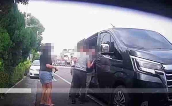 9旬老翁日前被其中一方的子女帶走，三子提告妨害自由。(讀者提供／呂妍庭攝)