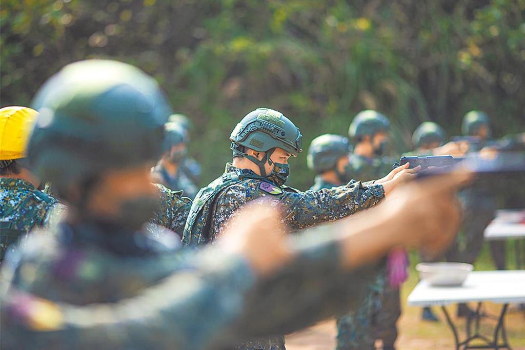 國軍上尉臉書開戰!怒轟上校「垃圾、政戰賤畜」 法院不受理原因曝