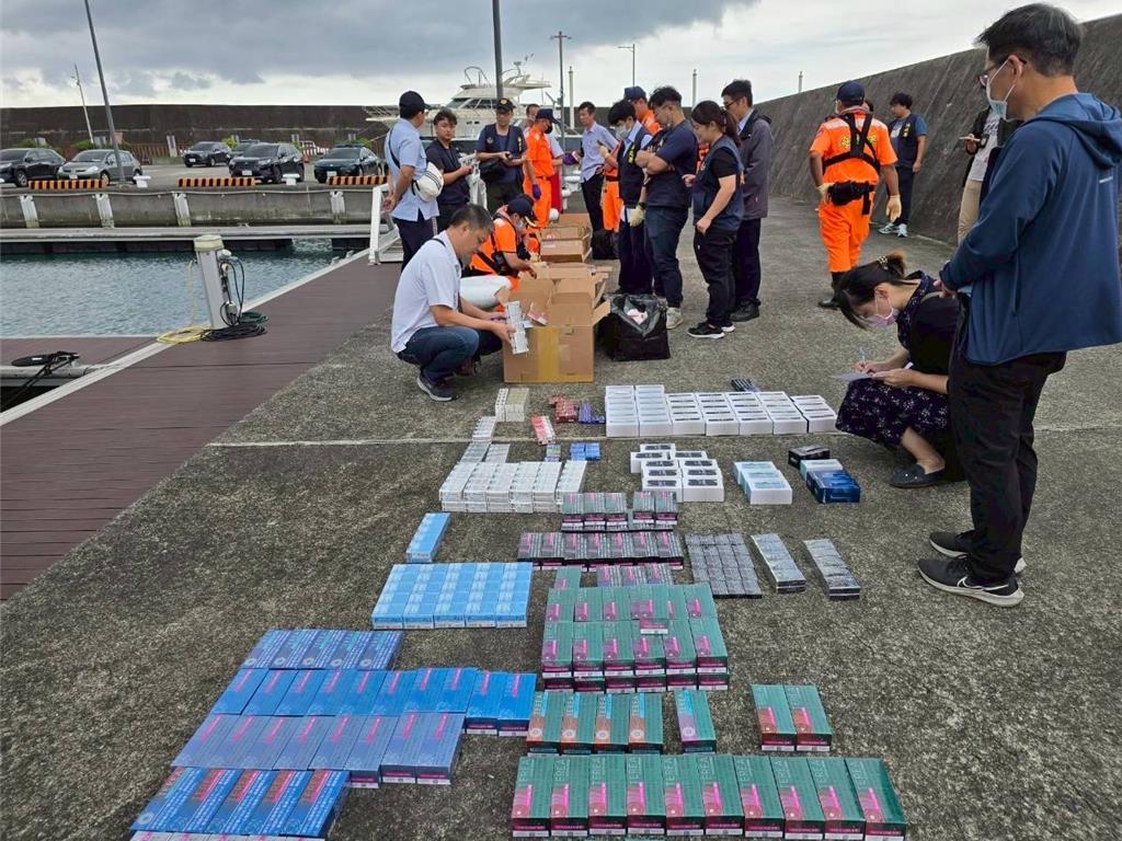 加熱菸合法後首宗走私!船長駕遊艇偷運上萬包入台 烏石港內活逮