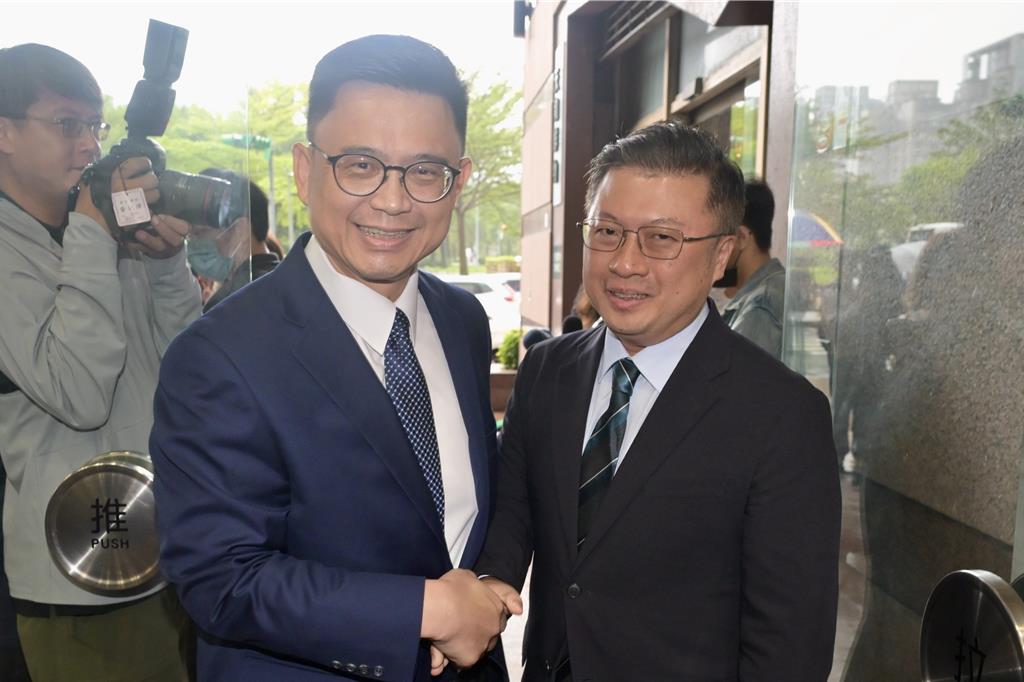 連民進黨都往中華民國派移動了!賴瑞隆:鄭麗文對柯志恩選情有傷