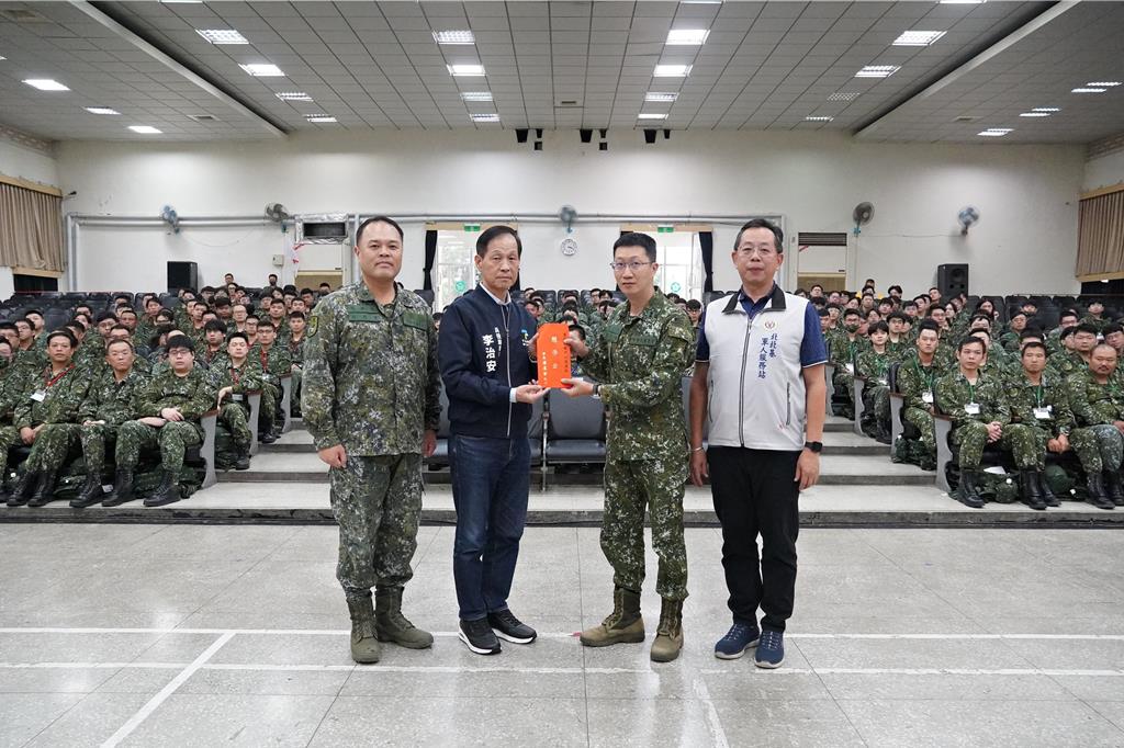 鳳凰颱風來襲!北市兵役局慰問教召官兵士氣滿滿