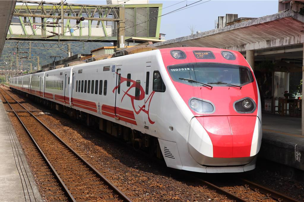 光復隧道北口上方淹水!台鐵鳳林至瑞穗預防性停駛