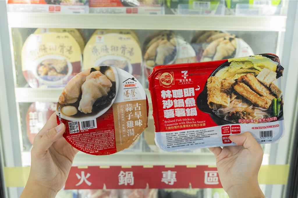 7-11「Homealx膳馨古早味蒜子雞湯」79元、「林聰明沙鍋魚薯薯鍋」139元。(7-11提供/朱世凱台北傳真)
