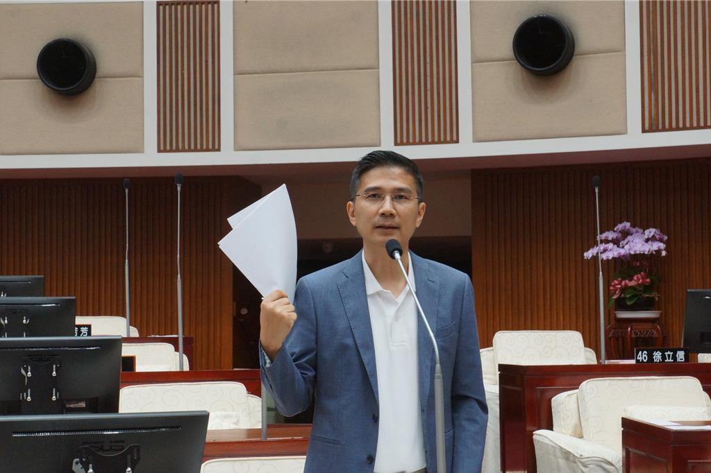 新壽分手費見「除草、Logo調整費」曾獻瑩看時間成本：要就給他吧