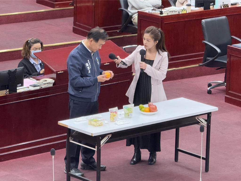 整顆水果難入口?議員籲國小午餐增設「截切水果」