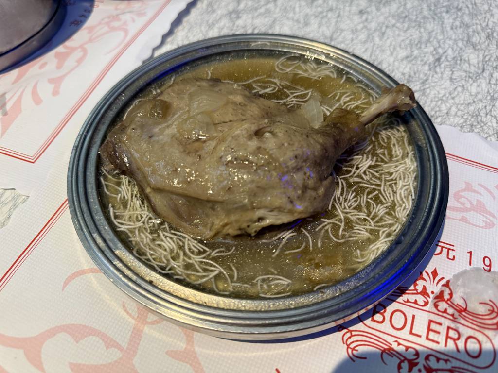 法式鴨肉料理軟嫩的秘訣,先炸再燉是其秘訣。 (古謝未玲 攝)