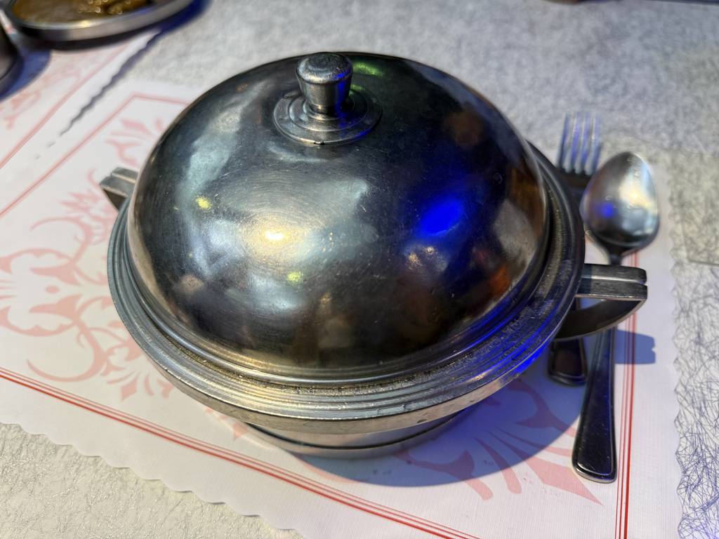 波麗路的法式鴨子飯是許多老客人指名的必點菜色。(古謝未玲攝)