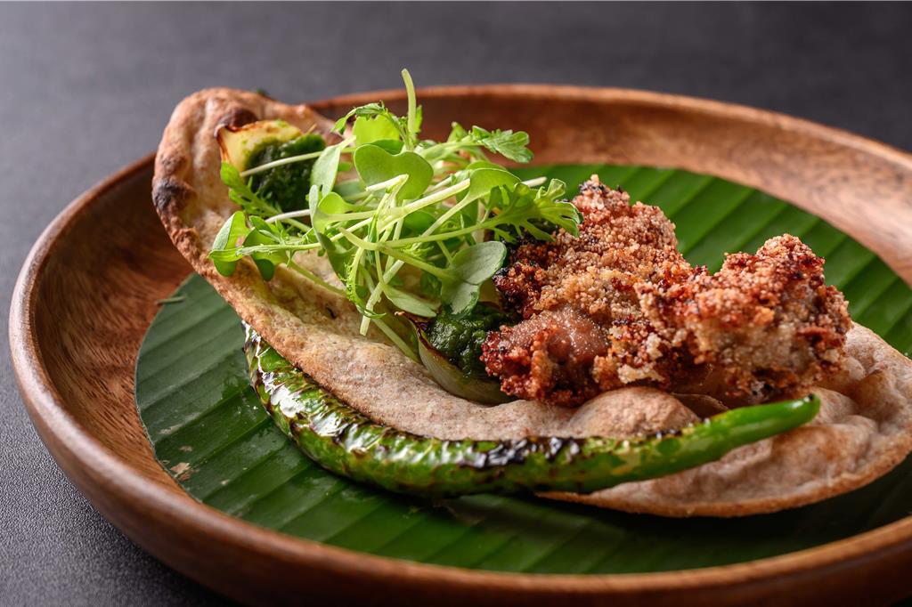  「夏花餐室」雙廚四手餐會，13道精采餐點架構堆疊的主廚套餐，帶領食客體驗傳統與創新並存的印度菜。（夏花餐室提供）