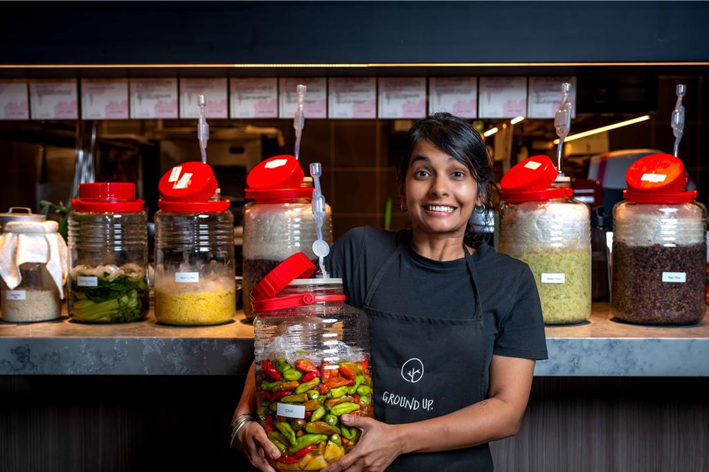  「夏花餐室」雙廚四手餐會，13道精采餐點架構堆疊的主廚套餐，帶領食客體驗傳統與創新並存的印度菜。（夏花餐室提供）