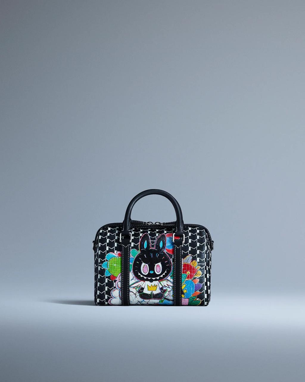 Moynat X Kasing Lung龍家昇聯名系列Hobo包MINI48h隨行包，7萬4500元。（Moynat提供）