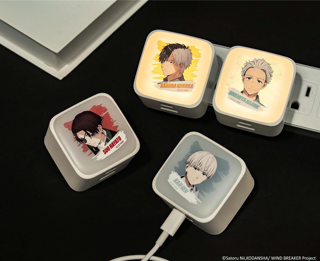  《WIND BREAKER防風少年》快閃店引進充電就會發亮的旅充，550元。（WeTrust信賴互動行銷有限公司提供／徐梓榕台北傳真）