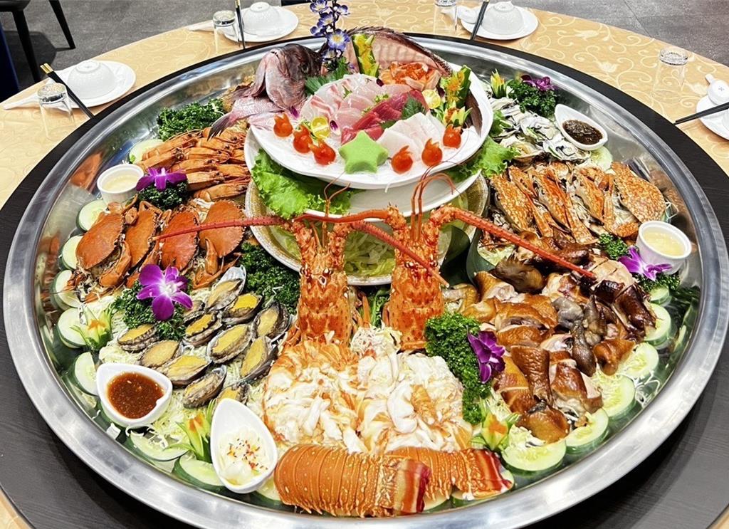 星星水產嘉義店推出年度壓軸饗宴「春酒饗宴 × 海陸星盤」。（星星水產嘉義店）