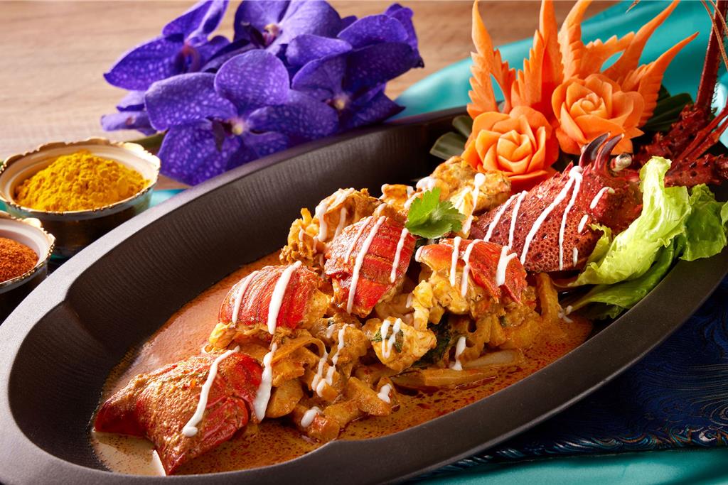 「SUKHOTHAI」泰式餐廳推出「萬元泰式桌菜」,6至8人可享用豐盛分享餐,每組10,000元,最高省下5700元,折扣約63折。(台北喜來登大飯店提供)