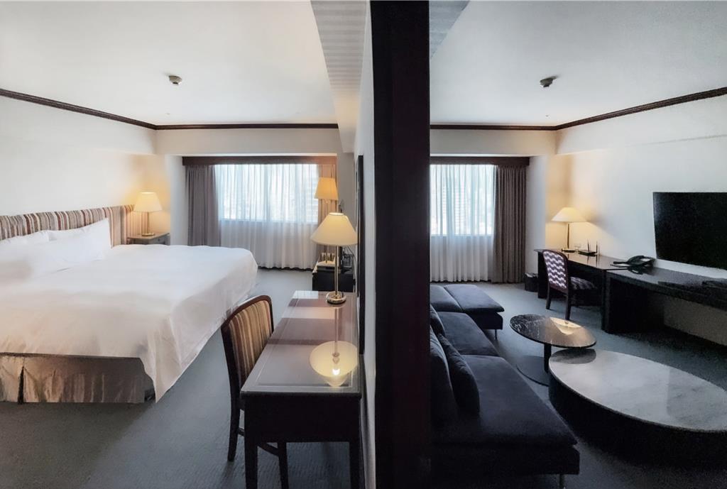 高雄福華「Smile One尊爵海陸 一泊二食」住房專案,以「10,000元入住尊爵套房、10,000元吃住一次搞定」的超值優惠吸引旅客。(高雄福華大飯店提供)